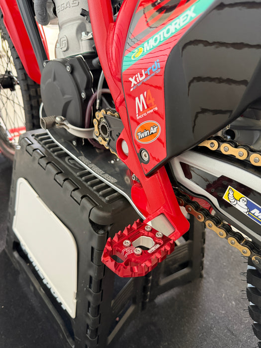 Footpegs CSP SwapPegs Kit Lite 4-8mm GasGas 23-25 Black or Red