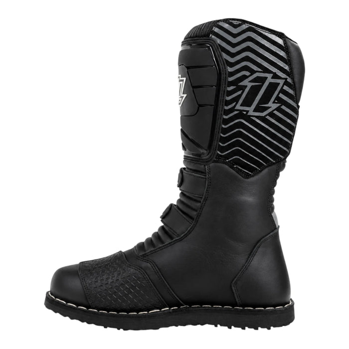 Tr1al Line Boot Black