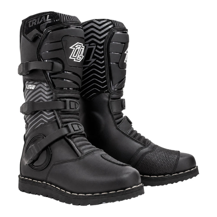 Tr1al Line Boot Black