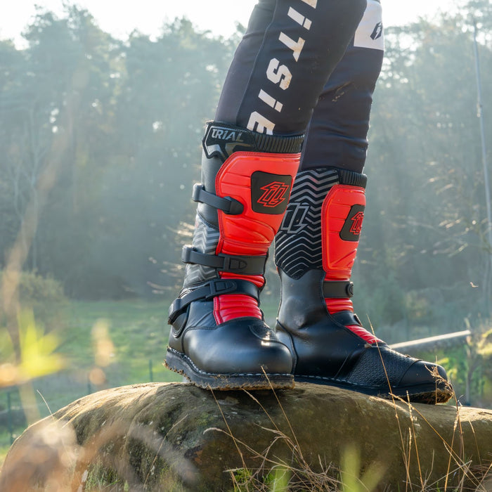 Tr1al Line Boot Red